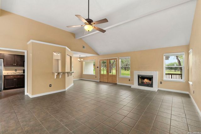 628 SUNSHINE MDW, Adkins, TX 78101