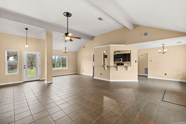 628 SUNSHINE MDW, Adkins, TX 78101