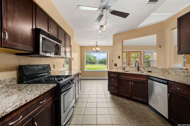 628 SUNSHINE MDW, Adkins, TX 78101