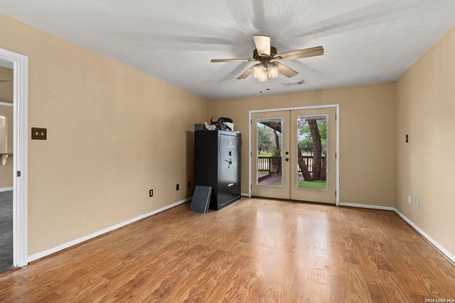 628 SUNSHINE MDW, Adkins, TX 78101