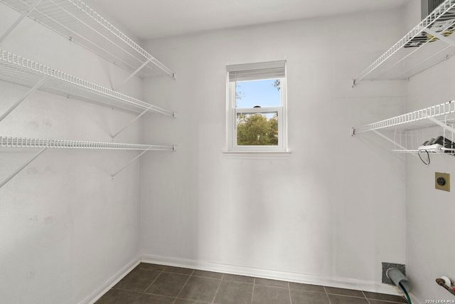 628 SUNSHINE MDW, Adkins, TX 78101