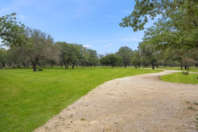 628 SUNSHINE MDW, Adkins, TX 78101