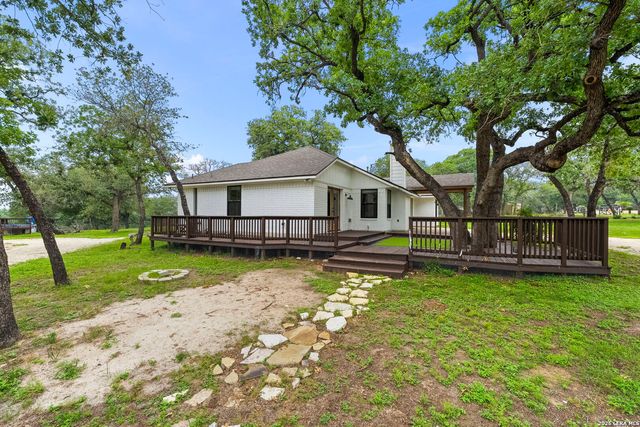 628 SUNSHINE MDW, Adkins, TX 78101