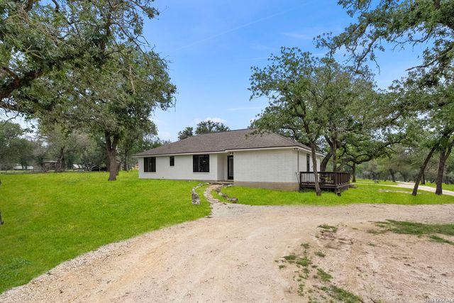 628 SUNSHINE MDW, Adkins, TX 78101