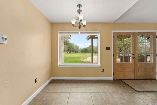 628 SUNSHINE MDW, Adkins, TX 78101