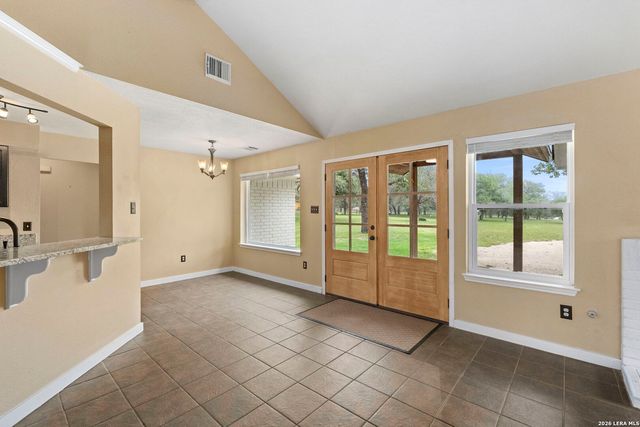 628 SUNSHINE MDW, Adkins, TX 78101