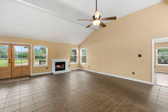 628 SUNSHINE MDW, Adkins, TX 78101