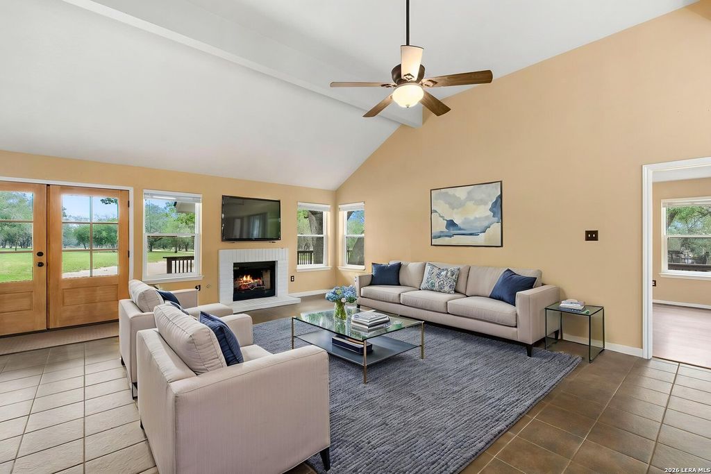 628 SUNSHINE MDW, Adkins, TX 78101