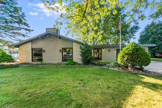 W279S8820 Lookout LANE, Mukwonago, WI 53149