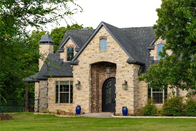 99 Lake Drive, Tioga, TX 76271