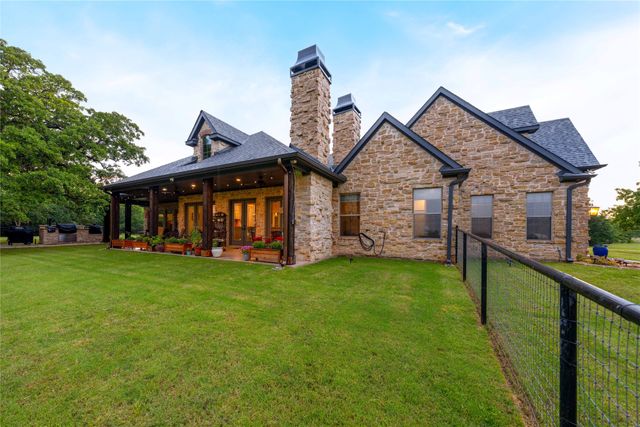 99 Lake Drive, Tioga, TX 76271