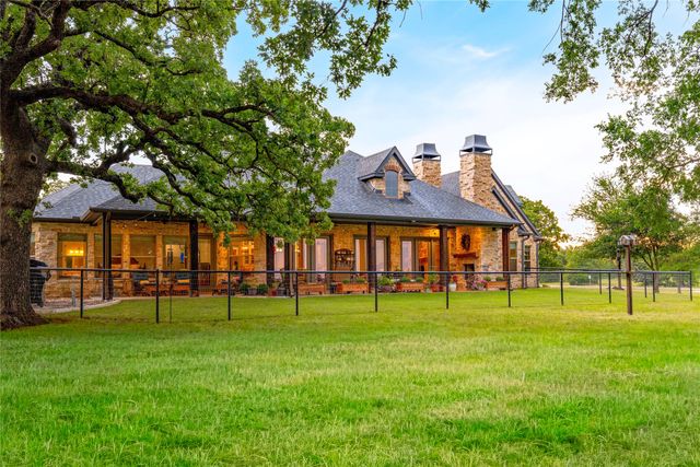 99 Lake Drive, Tioga, TX 76271