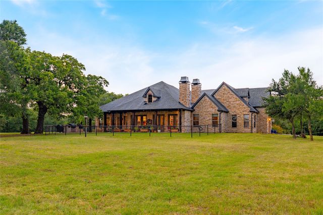 99 Lake Drive, Tioga, TX 76271