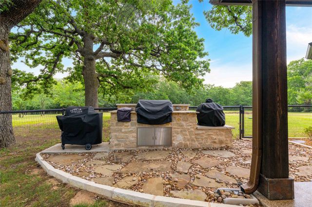 99 Lake Drive, Tioga, TX 76271