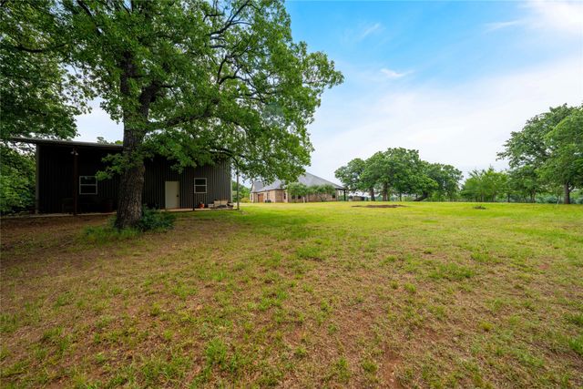 99 Lake Drive, Tioga, TX 76271