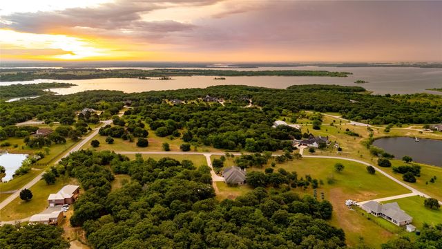 99 Lake Drive, Tioga, TX 76271