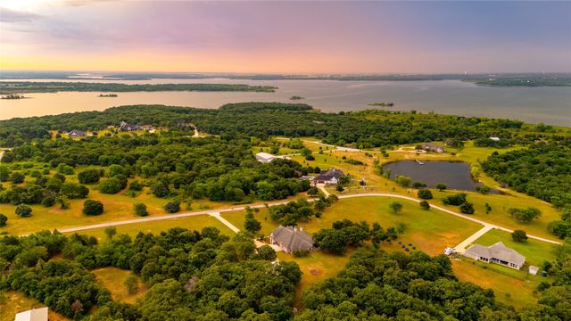 99 Lake Drive, Tioga, TX 76271