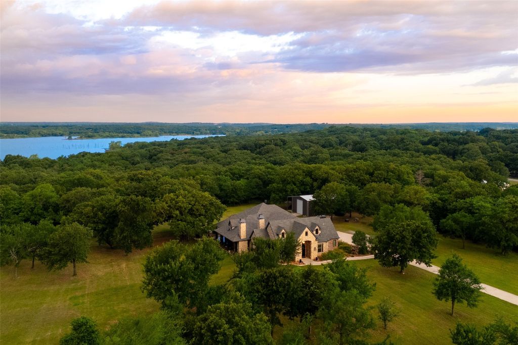 99 Lake Drive, Tioga, TX 76271
