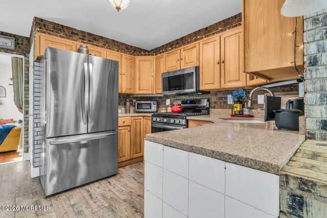 27 Pine Brook Drive, Toms River, NJ 08753