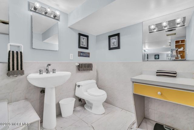 27 Pine Brook Drive, Toms River, NJ 08753