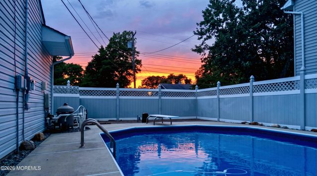 27 Pine Brook Drive, Toms River, NJ 08753