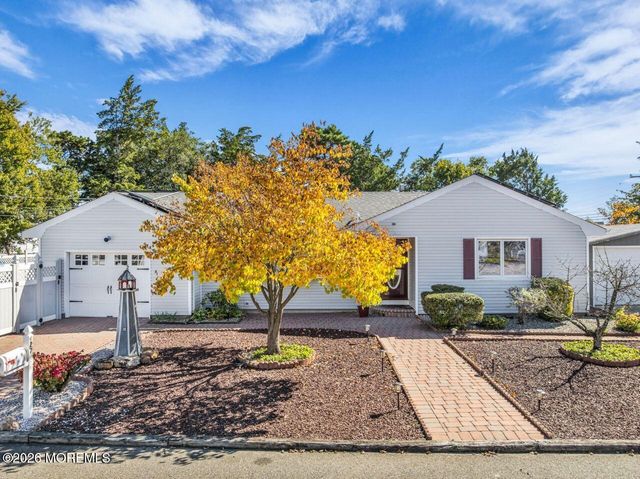 27 Pine Brook Drive, Toms River, NJ 08753