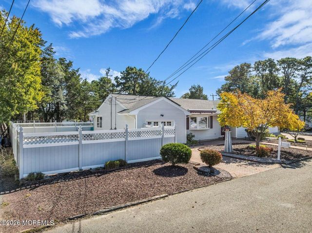 27 Pine Brook Drive, Toms River, NJ 08753