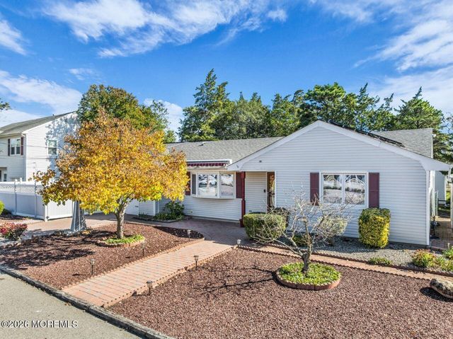 27 Pine Brook Drive, Toms River, NJ 08753