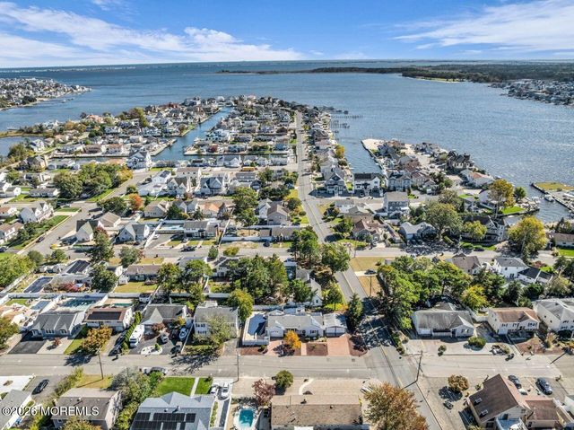 27 Pine Brook Drive, Toms River, NJ 08753