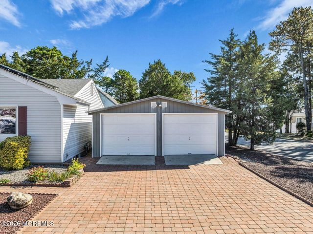 27 Pine Brook Drive, Toms River, NJ 08753