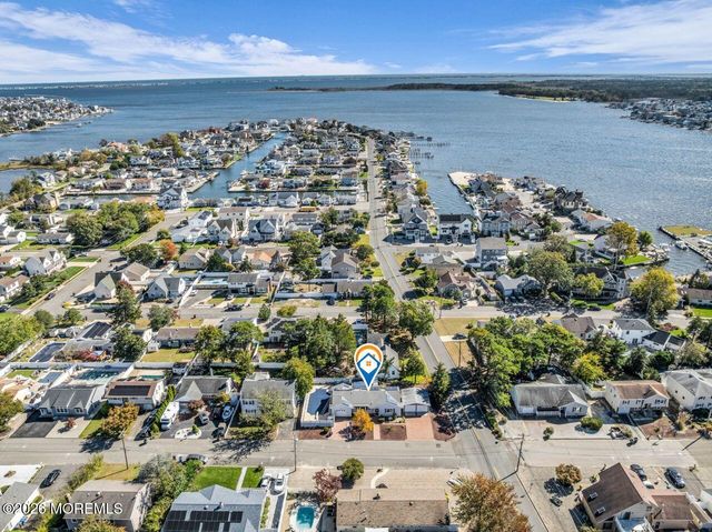 27 Pine Brook Drive, Toms River, NJ 08753