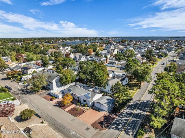 27 Pine Brook Drive, Toms River, NJ 08753