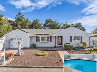 27 Pine Brook Drive, Toms River, NJ 08753