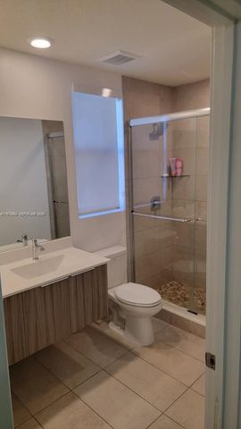 10455 NW 82nd St 4, Doral, FL 33178