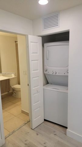 10455 NW 82nd St 4, Doral, FL 33178