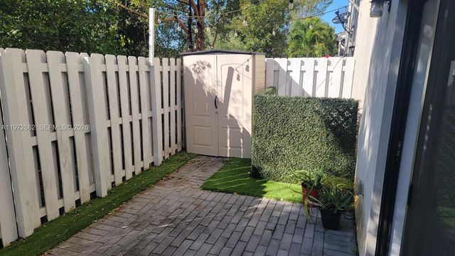 10455 NW 82nd St 4, Doral, FL 33178