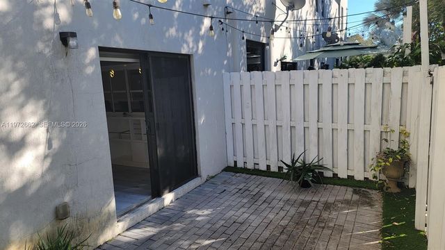 10455 NW 82nd St 4, Doral, FL 33178