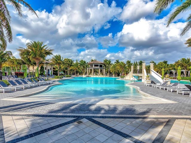 10455 NW 82nd St 4, Doral, FL 33178