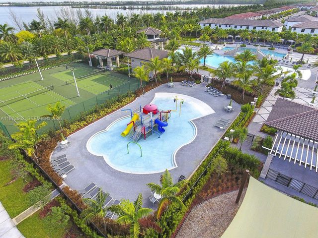 10455 NW 82nd St 4, Doral, FL 33178