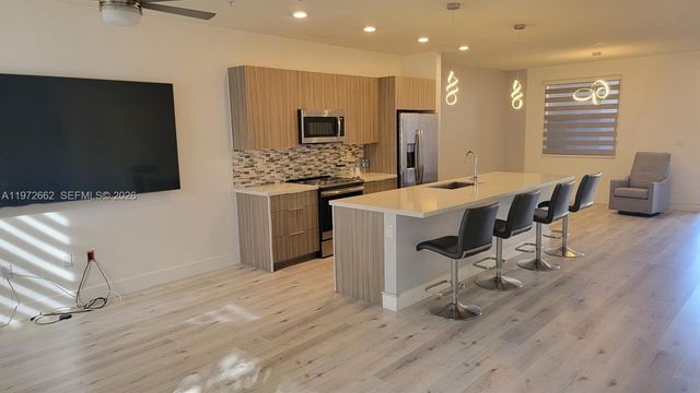 10455 NW 82nd St 4, Doral, FL 33178