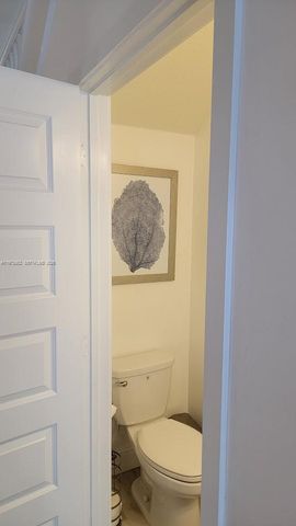 10455 NW 82nd St 4, Doral, FL 33178