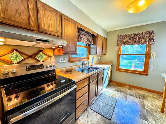 907 Birch Haven Circle, Monona, WI 53716