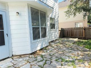8111 Broken Branch DR, Round Rock, TX 78681