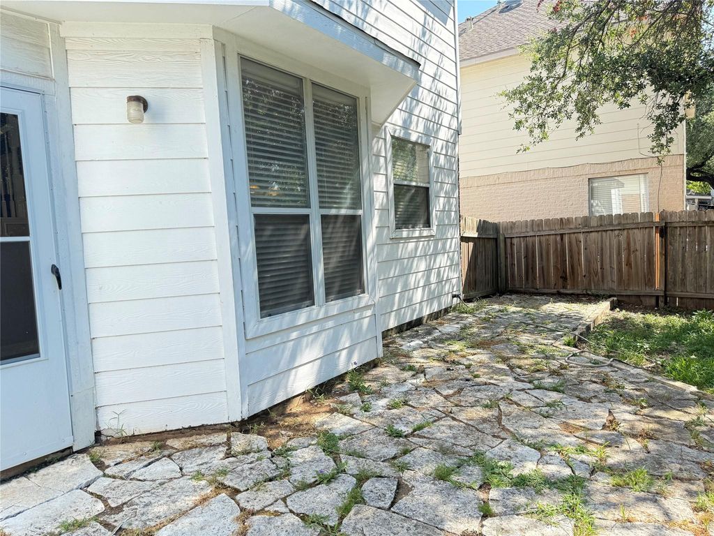 8111 Broken Branch DR, Round Rock, TX 78681