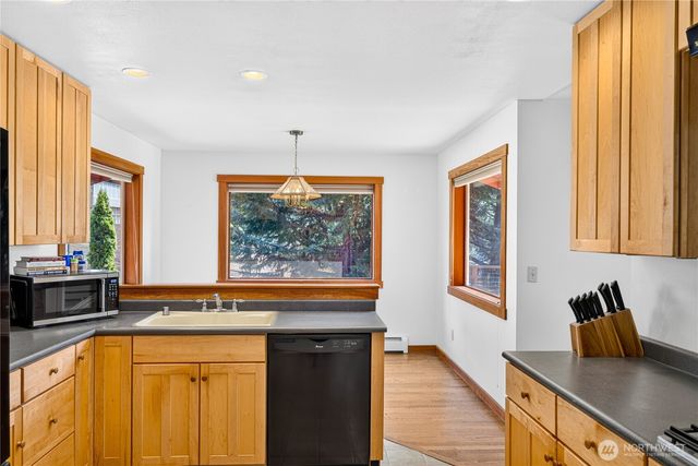 17261 Golden View Avenue, La Conner, WA 98257