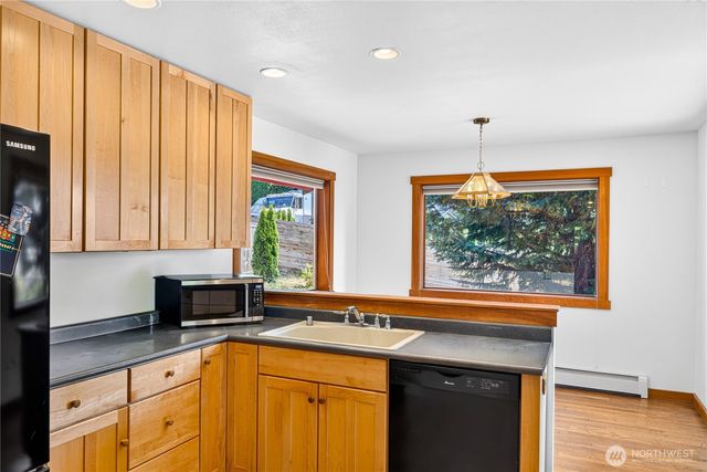 17261 Golden View Avenue, La Conner, WA 98257