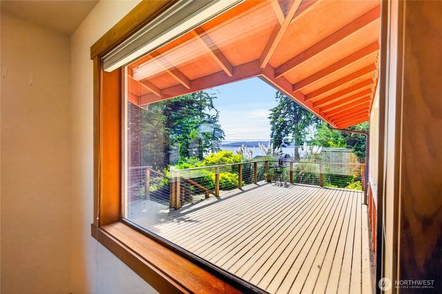 17261 Golden View Avenue, La Conner, WA 98257