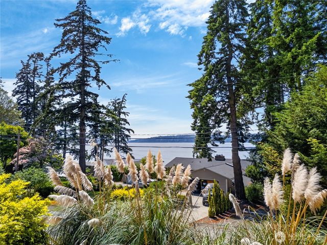 17261 Golden View Avenue, La Conner, WA 98257