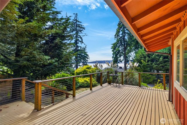 17261 Golden View Avenue, La Conner, WA 98257