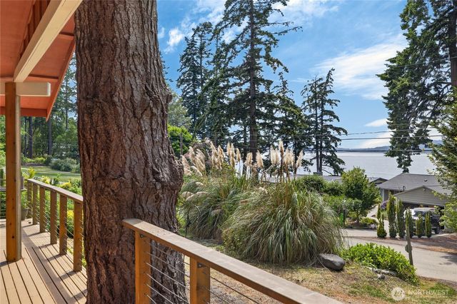 17261 Golden View Avenue, La Conner, WA 98257